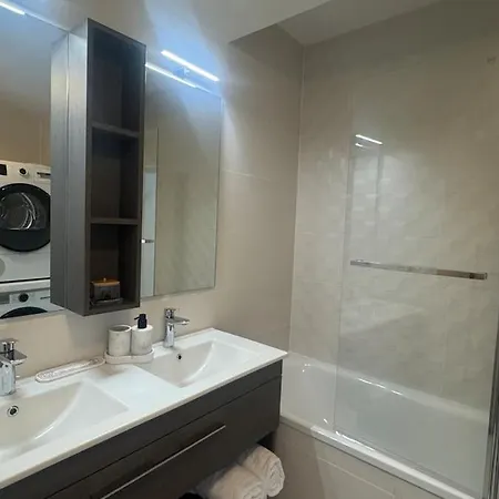 Moderne Et Calme 2 Parking T6 Appartement